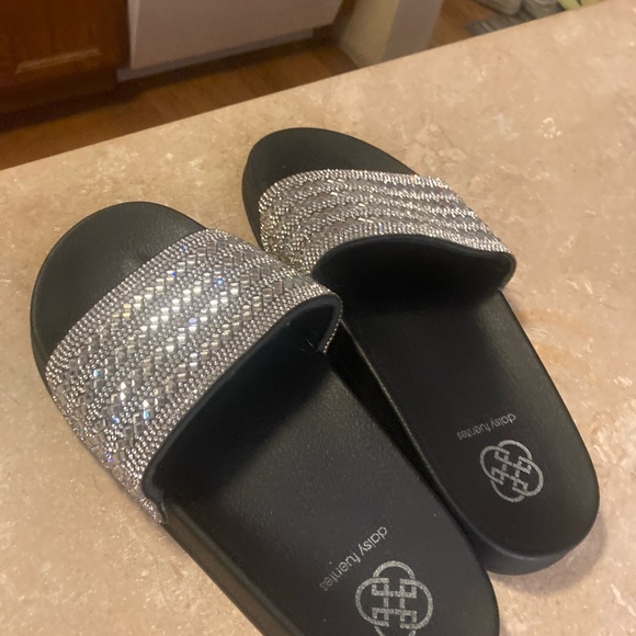 Daisy Fuentes Rhinestone Slides like new Size 9 M - Picture 4 of 4
